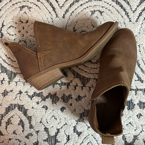 Universal Threads Booties - Picture 4 of 4